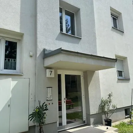 아파트 Quiet Near Airport Vienna *