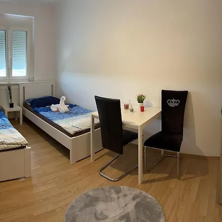 Quiet Near Airport Vienna Apartman